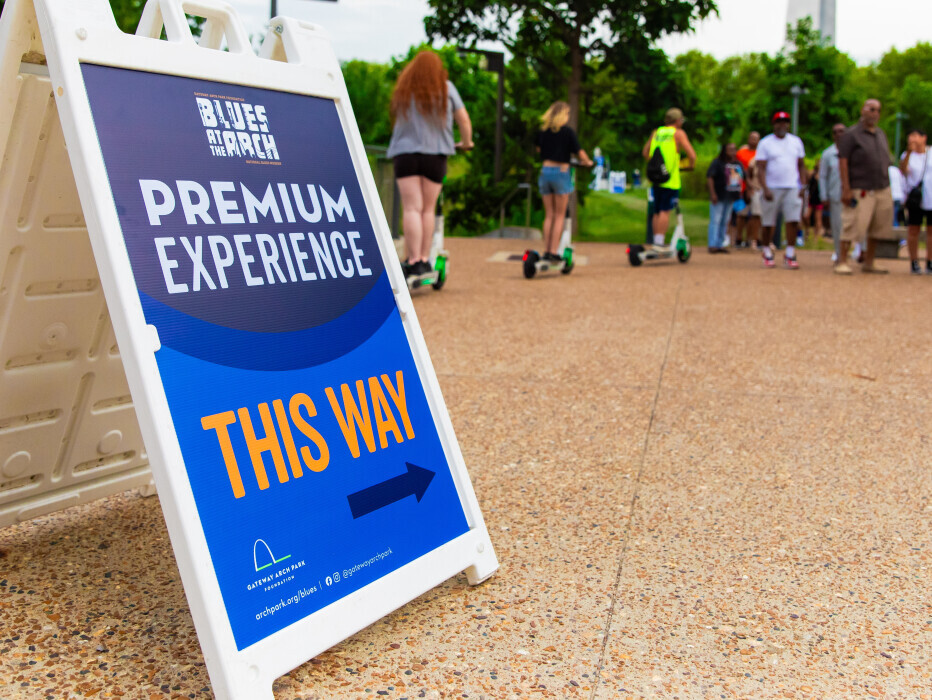 Premium Experience Sign