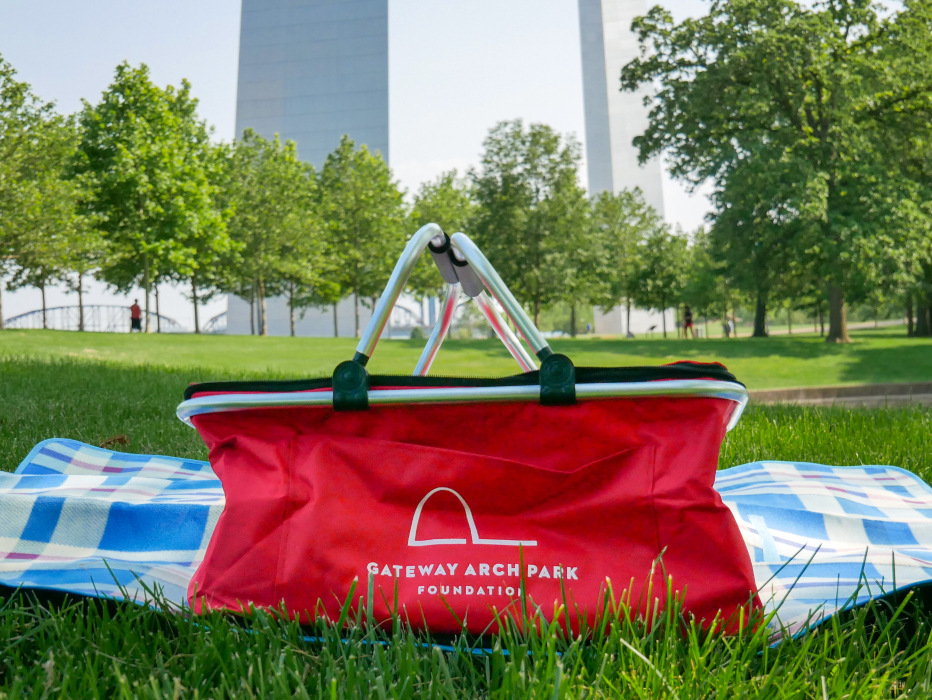 Picnic basket on the Gateway Arch grounds