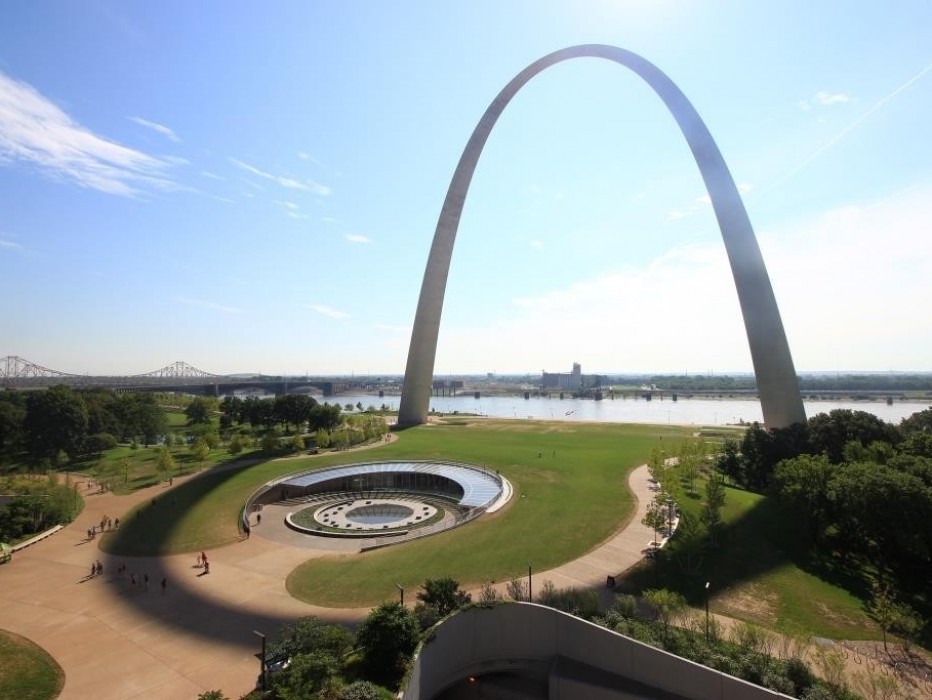Gateway Arch and Museum entrance