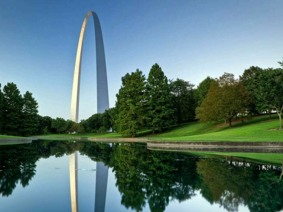 Gateway Arch with reflection pond in foreground