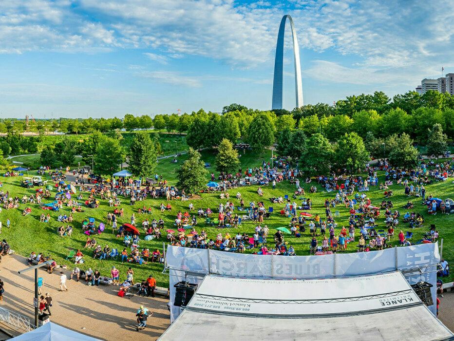 Blues at the Arch panorama