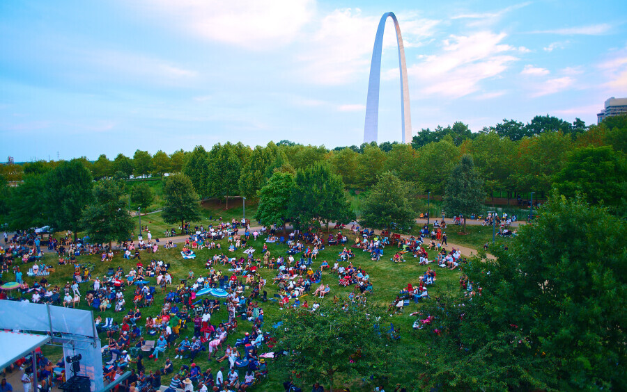 View of the crowd at Blues at the Arch 