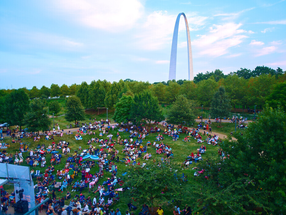 View of the crowd at Blues at the Arch 